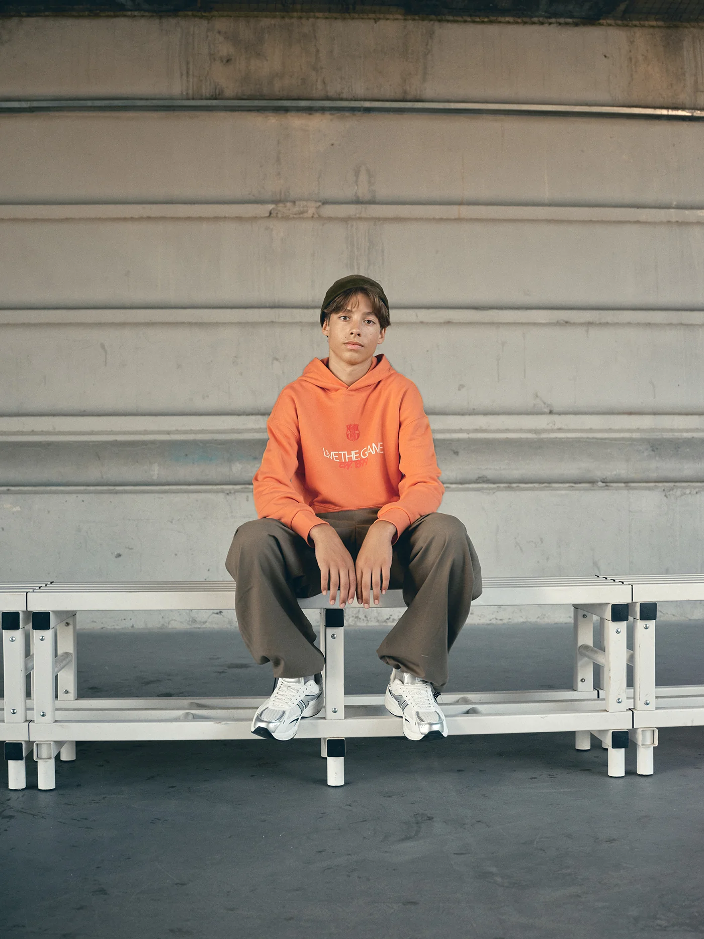Hoodie Orange Barça Essentials - Junior - Image 4