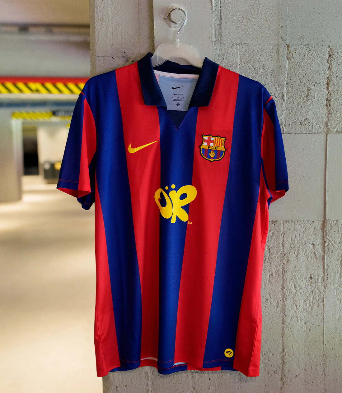 Jersey Retro Nike 2003/04 FC Barcelona x Olivia Rodrigo x Spotify - Image 4